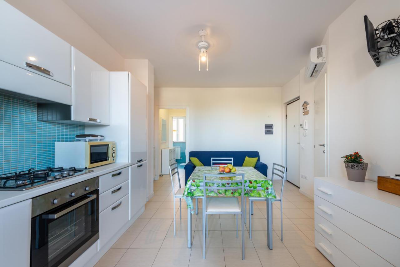 With Terrace & Parking Near The Sea Apartment Marotta